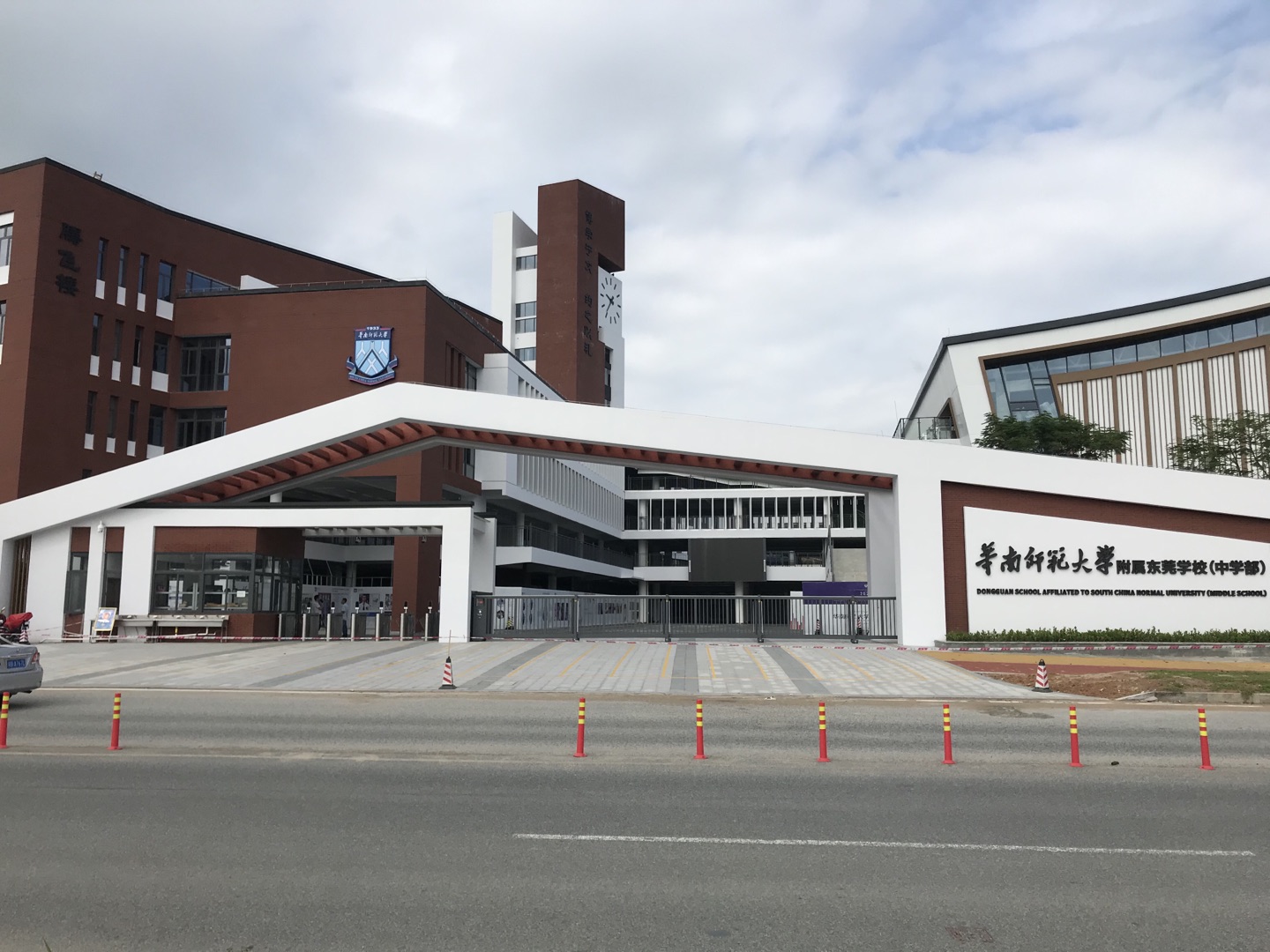 热烈祝贺'华南师范大学附属东莞学校'正式上线虹华智慧校园门禁系统