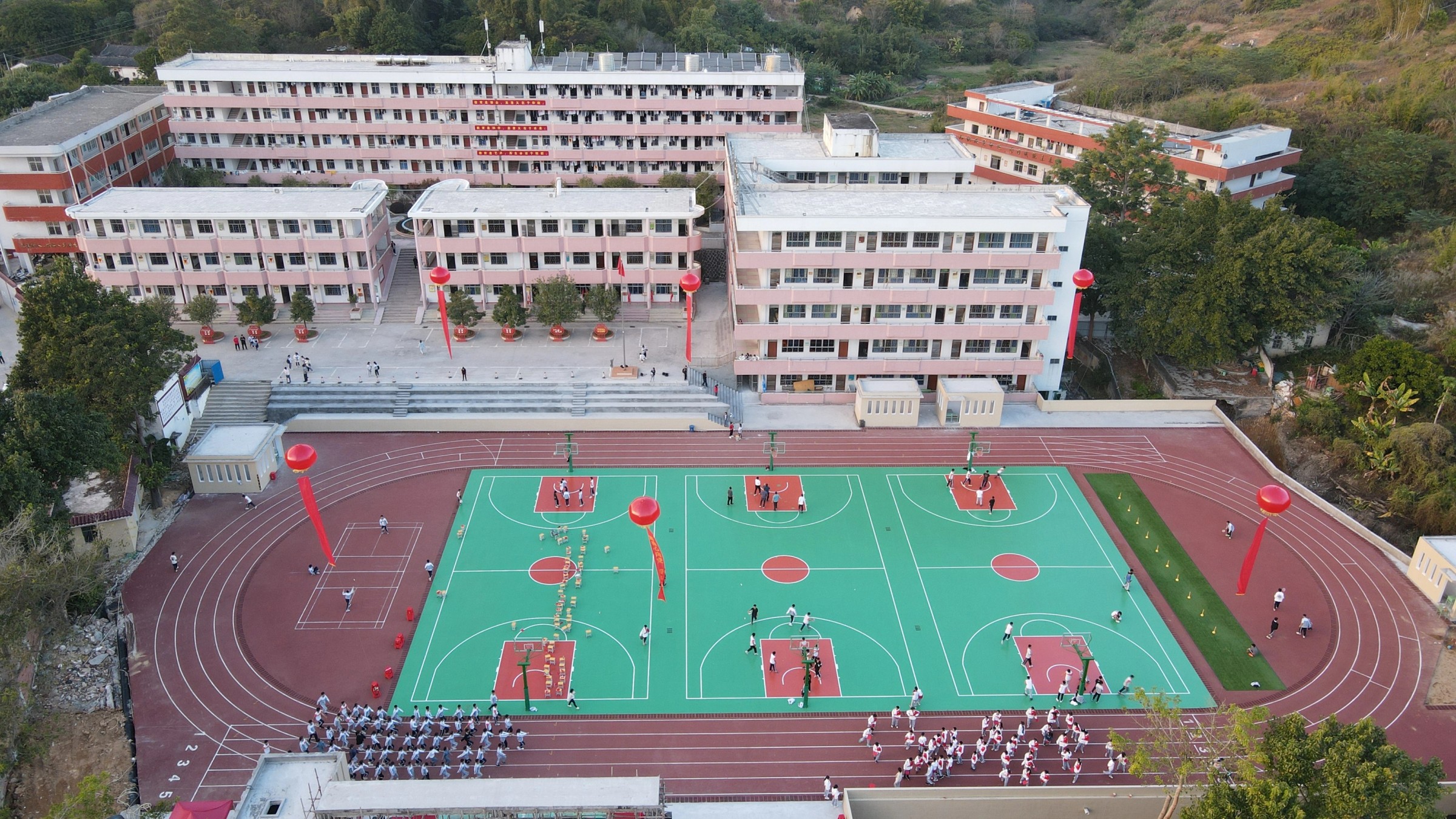 东留中学(1).jpg